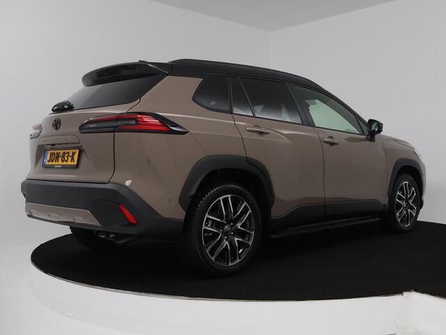 Toyota COROLLA Cross Hybrid 180 Executive | All-season banden | Treeplanken |