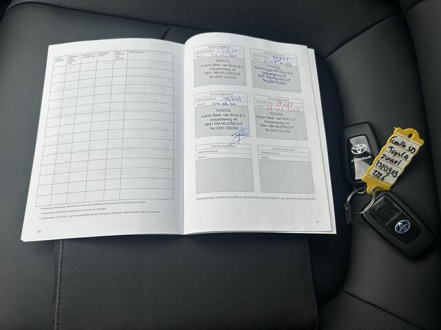 Toyota COROLLA 1.8 Hybrid Executive | Leder | LED | Dealer onderhouden |