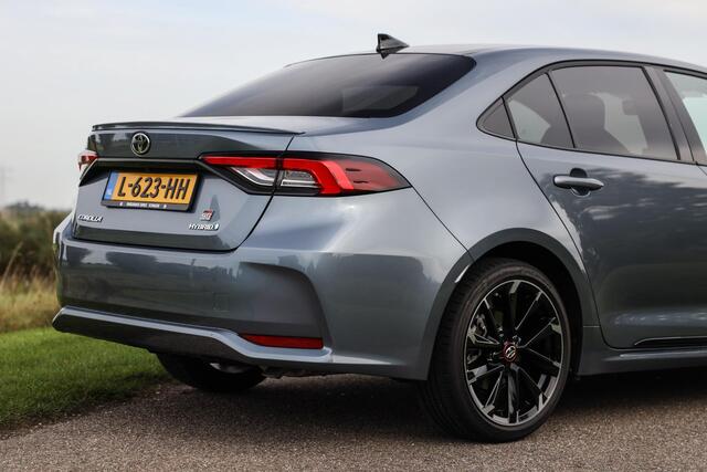 Toyota COROLLA 1.8 Hybrid GR-Sport ? LED ? Keyless ? Camera