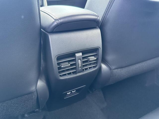 Toyota COROLLA Cross Hybrid 200 Style **NAVIGATIE/ DODEHOEK DETECTIE/ STOEL EN STUURWIELVERWARMING/ PARKEERSENSOREN**