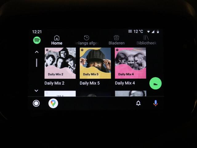Toyota COROLLA High Power Hybrid 200 Dynamic | Dodehoek detectie | Stoel-/Stuurverwarming | Parkeersensoren | Apple Carplay & AndroidAUTO