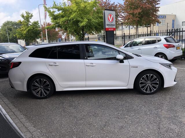 Toyota COROLLA Touring Sports 2.0 Hybrid Style // FULL LED // DODEHOEK // KEYLESS // ADAPT. CRUISE // CLIMA // PDC // STUUR+STOELVERWARMING //