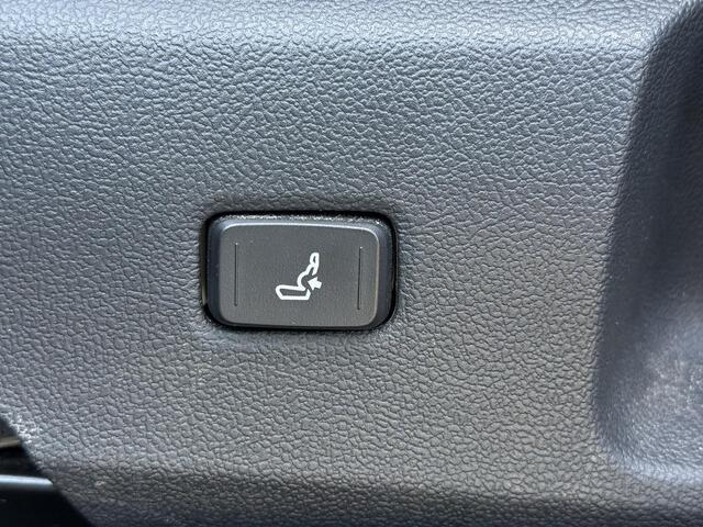 Toyota COROLLA Touring Sports 1.8 Hybrid Style **NAVIGATIE/ HEAD-UP DISPLAY/ STOELVERWARMING/ 36 MAANDEN GARANTIE**