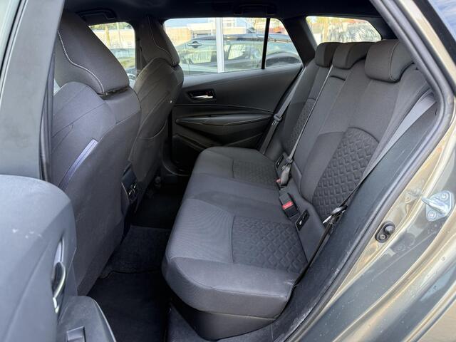Toyota COROLLA Touring Sports 1.8 Hybrid Style **NAVIGATIE/ HEAD-UP DISPLAY/ STOELVERWARMING/ 36 MAANDEN GARANTIE**