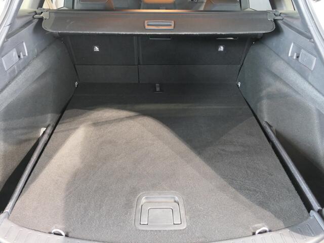 Toyota COROLLA Touring Sports 1.8 Hybrid Active * Parkeerassistent & Camera * - Stoel en stuurverwarming, sensor V+A, adaptive cruise