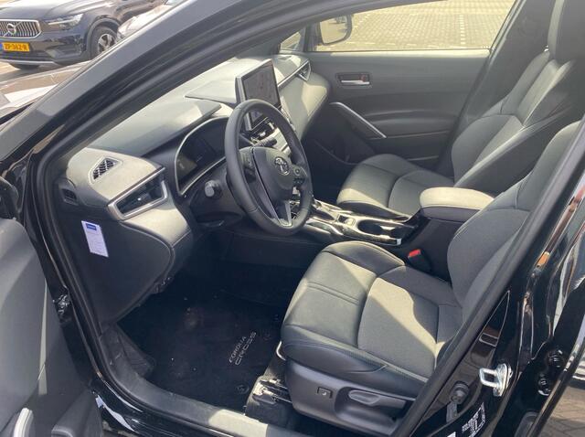 Toyota COROLLA Cross 2.0 High Power Hybrid First Edition / Trekhaak / Camera / Half leder / Keyless / 18'' / Sfeerverlichting / Stoelverwarming / Dodehoek / DAB / ACC