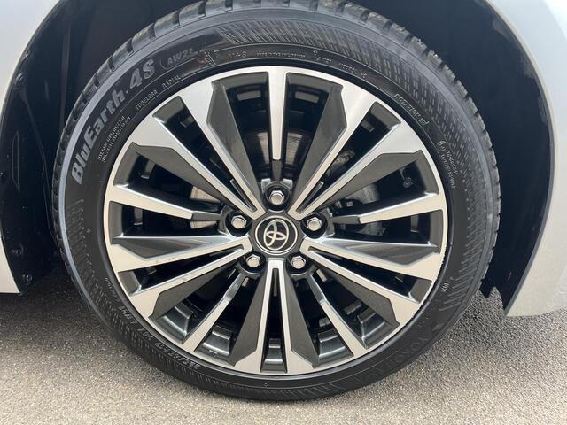 Toyota COROLLA Touring Sports 1.8 Hybrid First Edition Parkeersensoren, Keyless, Elek. Achterklep, NL-auto, Apple CarPlay / Android Auto, LM velgen, Metallic lak, Adaptieve Cruise control, BTW-Auto!