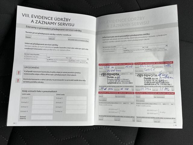 Toyota COROLLA Cross Hybrid 200 Dynamic | Stoel- + stuurverwarming | Navigatie | Keyless entry | LED koplampen |