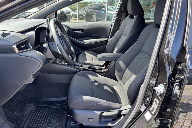 Toyota COROLLA Touring Sports Hybrid 140 Business Parkeersensoren, Stoelverwarming , NAVI.