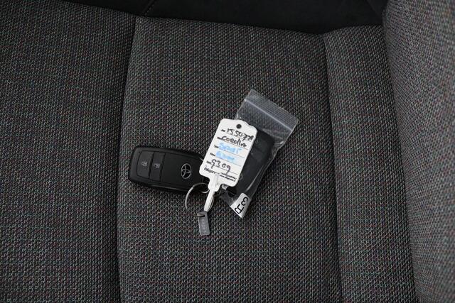 Toyota COROLLA Hybrid 140 Dynamic | Nieuw uit voorraad leverbaar! |