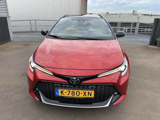Toyota COROLLA Touring Sports 2.0 Hybrid GR-Sport Nieuw geleverd 1e eigenaar. Sportieve GR interieur, navigatie Apple CarPlay/Android Auto, stoelverwarming, draadloos telefoonlader, adaptieve cruise control, keyless,