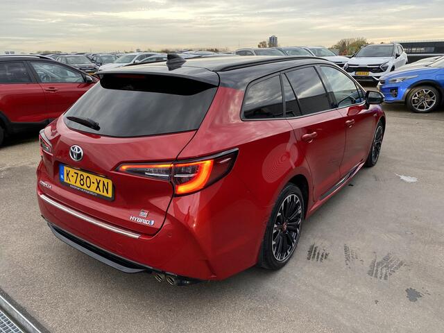 Toyota COROLLA Touring Sports 2.0 Hybrid GR-Sport Nieuw geleverd 1e eigenaar. Sportieve GR interieur, navigatie Apple CarPlay/Android Auto, stoelverwarming, draadloos telefoonlader, adaptieve cruise control, keyless,