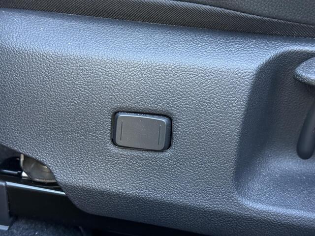 Toyota COROLLA Hybrid 140 GR Sport **NAVIGATIE/ HUD/ JBL/ DODEHOEK DETECTIE/ STOELVERWARMING/ GARANTIE**