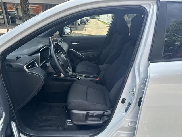 Toyota COROLLA Cross Hybrid 200 Style | Apple CarPlay | Elektr. Klep | Blindspot | Rijklaarprijs incl. garantie |