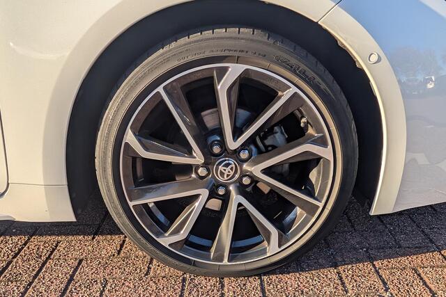 Toyota COROLLA 1.8 Hybrid Executive |Trekhaak afn| Bi-tone| Led verlichting|PDCV=A|BSN|Half leer