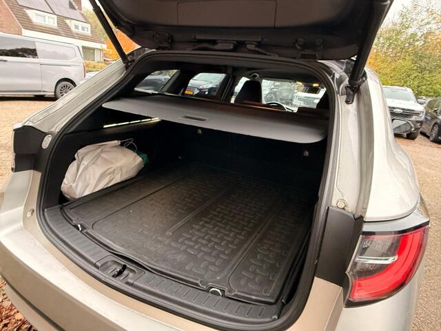 Toyota COROLLA Touring Sports 1.8 Hybrid Business Intro 122pk Afneembare Trekhaak | Adaptieve Cruise | Elektrische Achterklep | Stoelverwarming | Dealer onderhouden