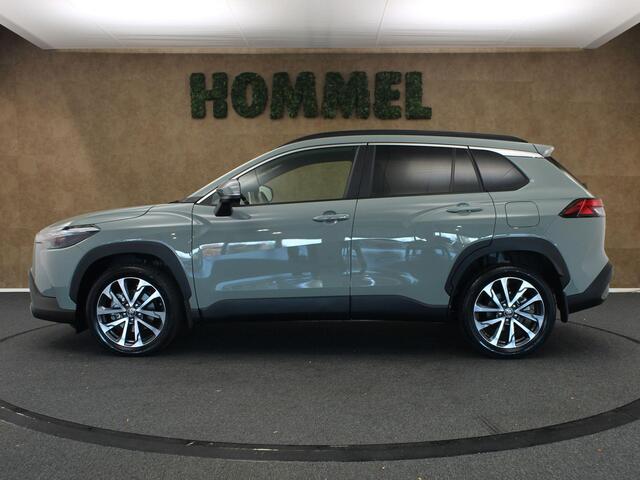 Toyota COROLLA Cross 2.0 High Power Hybrid First Edition - ORIGINEEL NEDERLANDSE AUTO - AFKOMSTIG VAN 1E EIGENAAR - ELEKTRISCHE ACHTERKLEP - NAVIGATIE - VOORSTOELEN VERWARMD - DRAADLOZE TELEFOONLADER - DODEHOEK DETECTIE - PARKEERSENSOREN VOOR/ ACHTER