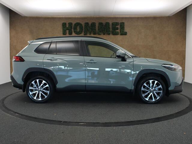 Toyota COROLLA Cross 2.0 High Power Hybrid First Edition - ORIGINEEL NEDERLANDSE AUTO - AFKOMSTIG VAN 1E EIGENAAR - ELEKTRISCHE ACHTERKLEP - NAVIGATIE - VOORSTOELEN VERWARMD - DRAADLOZE TELEFOONLADER - DODEHOEK DETECTIE - PARKEERSENSOREN VOOR/ ACHTER