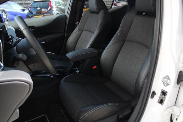 Toyota COROLLA 1.8 Hybrid First Edition Automaat Achteruitrijcamera, Parkeersensoren Voor/Achter, Stoelverwarming, Cruise Control Adaptief, Climate Control