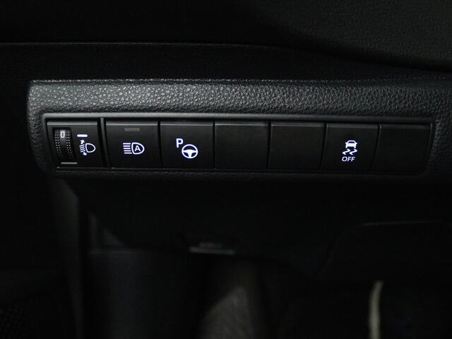 Toyota COROLLA Touring Sports 2.0 Hybrid GR-Sport | Apple CarPlay / Android Auto (Navigatie ) | Trekhaak | PDC |