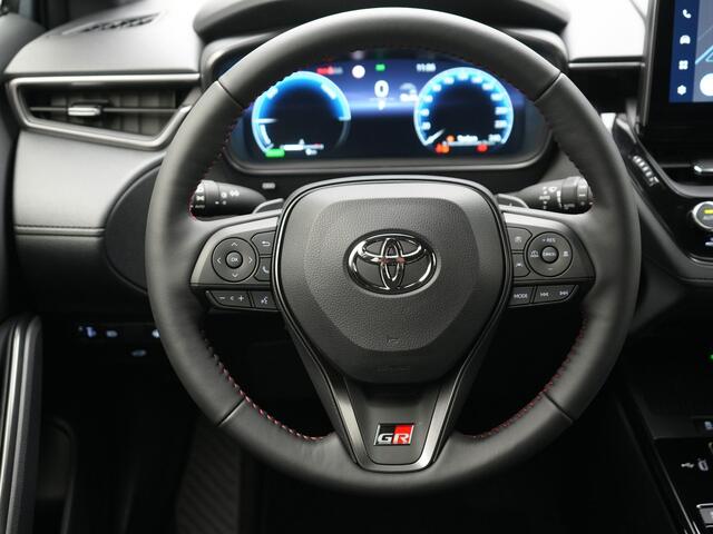 Toyota COROLLA Cross Hybrid 180 GR Sport | Panorama dak Actieprijs | Storm Grey metallic zwart dak