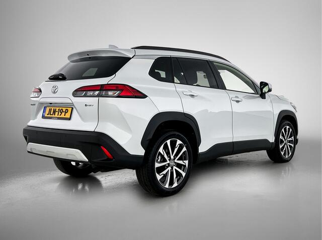 Toyota COROLLA Cross Hybrid 140 Dynamic | Navigatie | PDC | Stuur-Stoelverwarming | staat in het halletje