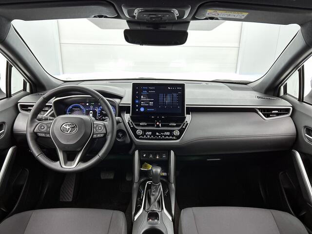 Toyota COROLLA Cross Hybrid 140 Dynamic | Navigatie | PDC | Stuur-Stoelverwarming | staat in het halletje
