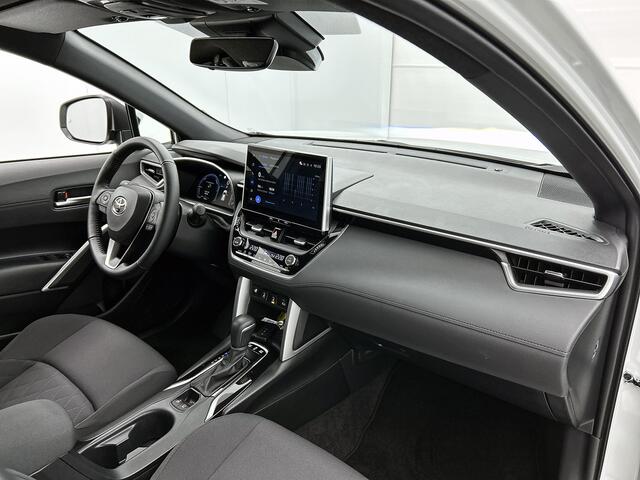Toyota COROLLA Cross Hybrid 140 Dynamic | Navigatie | PDC | Stuur-Stoelverwarming | staat in het halletje