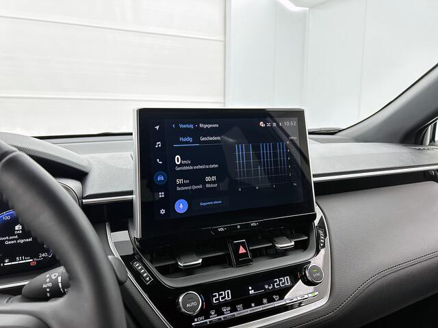 Toyota COROLLA Cross Hybrid 140 Dynamic | Navigatie | PDC | Stuur-Stoelverwarming | staat in het halletje
