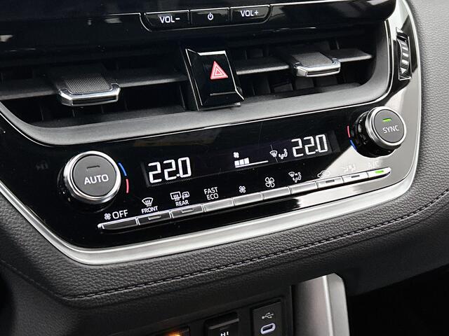 Toyota COROLLA Cross Hybrid 140 Dynamic | Navigatie | PDC | Stuur-Stoelverwarming | staat in het halletje