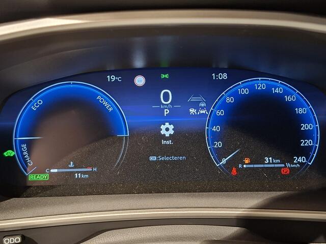 Toyota COROLLA Cross Hybrid 180 Executive Bi-tone pearl white kleur | Nieuw direkt leverbaar