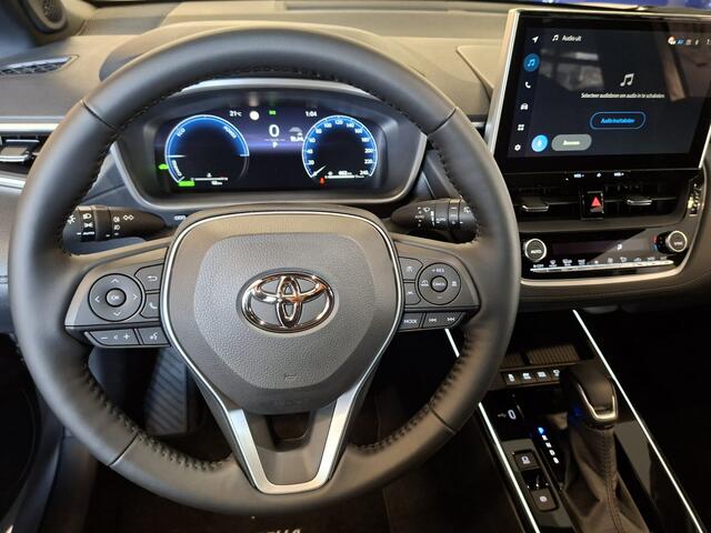 Toyota COROLLA Cross Hybrid 180 Executive Bi-tone pearl white kleur | Nieuw direkt leverbaar