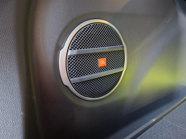 Toyota COROLLA Cross Hybrid 180 Executive Bi-tone pearl white kleur | Nieuw direkt leverbaar