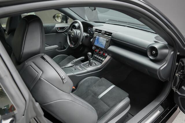 Toyota GR86 235pk 2.4 Premium AUTOMAAT |Apple Carplay|blind spot|sportstoelen|camera|bluetooth|cruise control|stoelverwarming|LED-verlichting|18"|