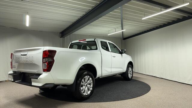 Toyota HI-LUX Hilux Isuzu D-Max 1.9 Extended Cab LS Automaat 3500KG Trekgewicht