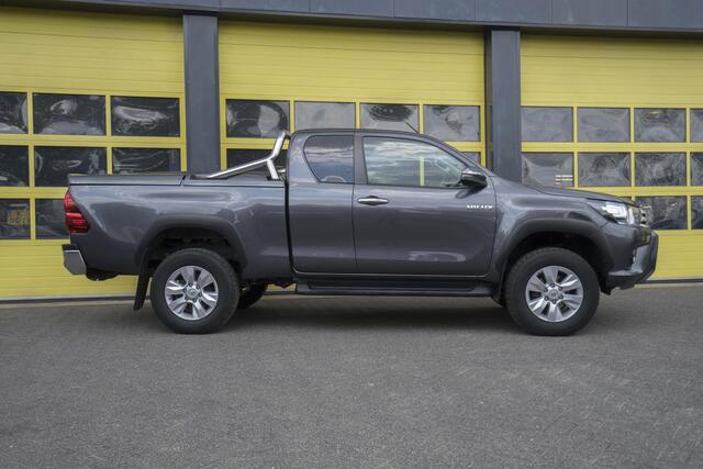 Toyota HI-LUX HiLux 2.4 D-4D-F Xtra Cab Professional