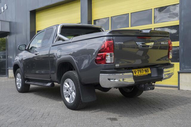 Toyota HI-LUX HiLux 2.4 D-4D-F Xtra Cab Professional