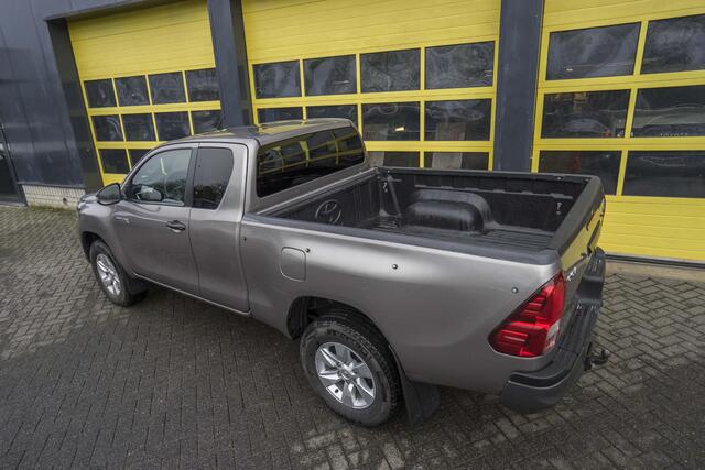 Toyota HI-LUX HiLux 2.4 D-4D-F Xtra Cab Professional Navi