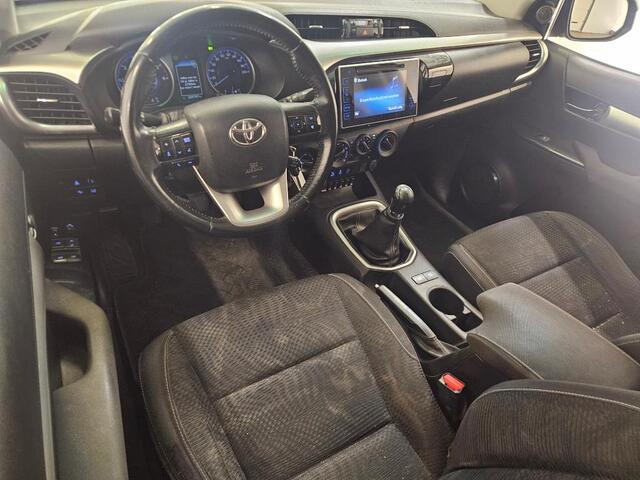 Toyota HI-LUX HiLux 2.4 D-4D-F Xtra Cab Professional