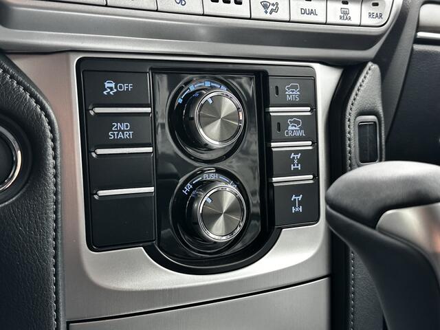 Toyota LAND CRUISER 2.8 D-4D 177 PK Professional Automaat Van 5-deurs High Roof Blin