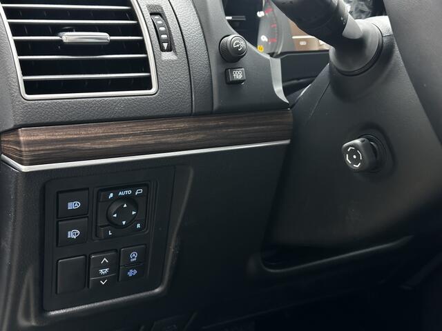 Toyota LAND CRUISER 2.8 D-4D 177 PK Professional Automaat Van 5-deurs High Roof Blin