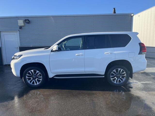 Toyota LAND CRUISER Toyota 2.8 D-4D Professional SRWV + off-road pakket, Automaat, Grijs kenteken, GEEN BPM, Nieuwe NL auto, Direct rijden