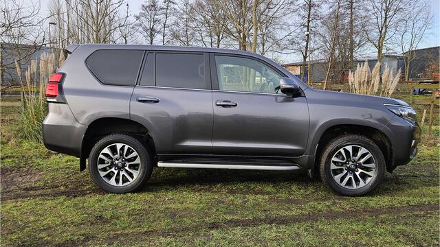 Toyota LAND CRUISER 2.8 D-4D Professional Blind van