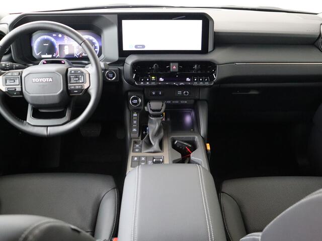 Toyota LAND CRUISER 2.8 D-4D Professional 5p. | Navigatie | 360 Camera | Stoel en stuurwiel verwarmd | Dodehoek Ass. | LM velgen | Draadloze telefoonlader | Leder |