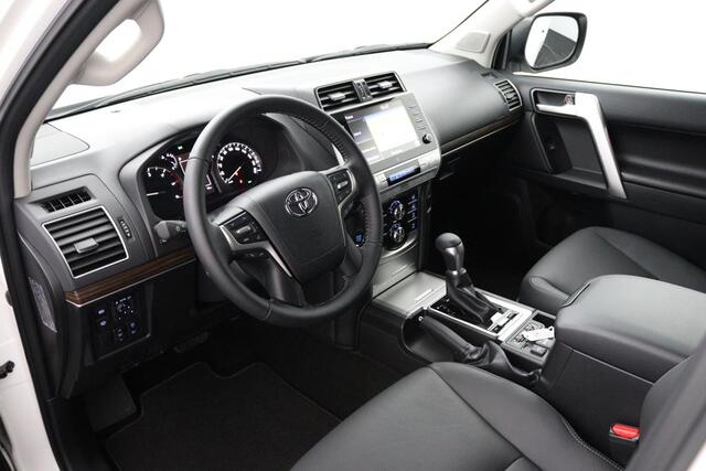 Toyota LAND CRUISER 2.8 D-4D-F Professional Window Van