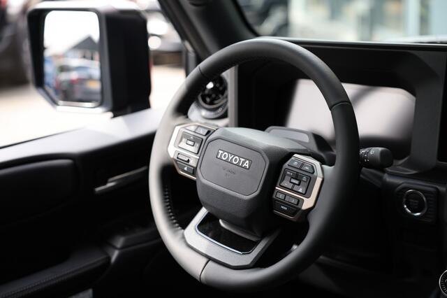 Toyota LAND CRUISER 2.8 D-4D 5DRS EXECUTIVE A/T VAN MET SCHUIFDAK