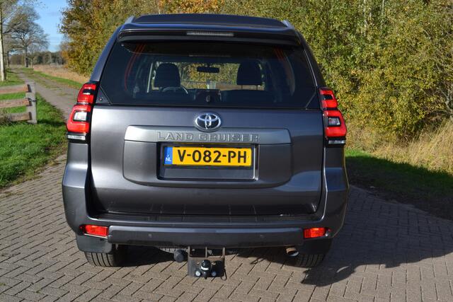 Toyota LAND CRUISER 2.8 D-4D-F Challenger High Roof Window Van