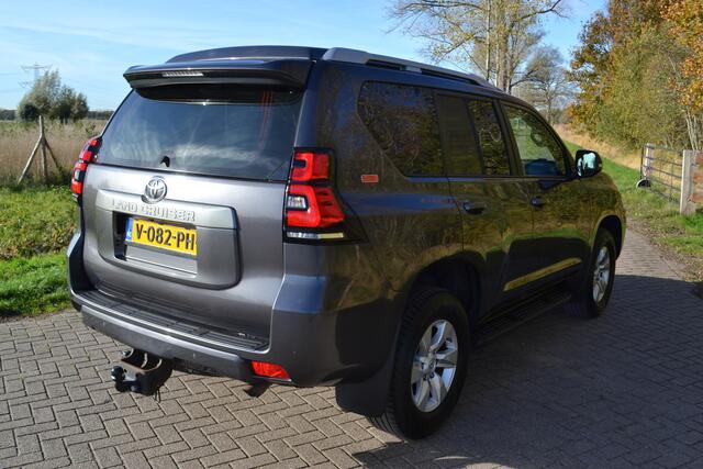 Toyota LAND CRUISER 2.8 D-4D-F Challenger High Roof Window Van