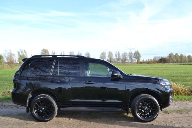 Toyota LAND CRUISER 2.8 D-4D-F Black Edition Window Van