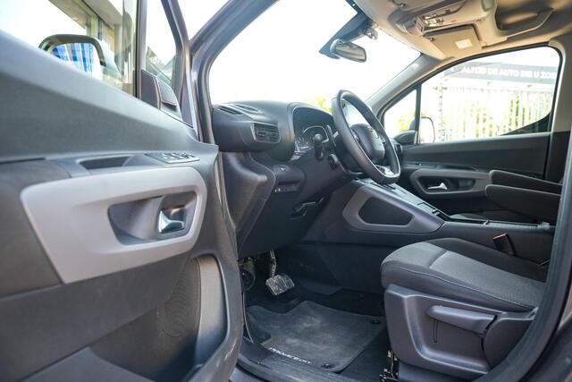 Toyota PROACE CITY Geel Kenteken 5 Persoons Automaat Navi